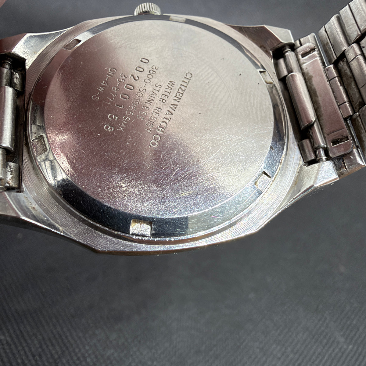 Vintage Citizen Quartz JDM – Integrated Bracelet, Silver Dial 34.5mm (3800-S01965SM)