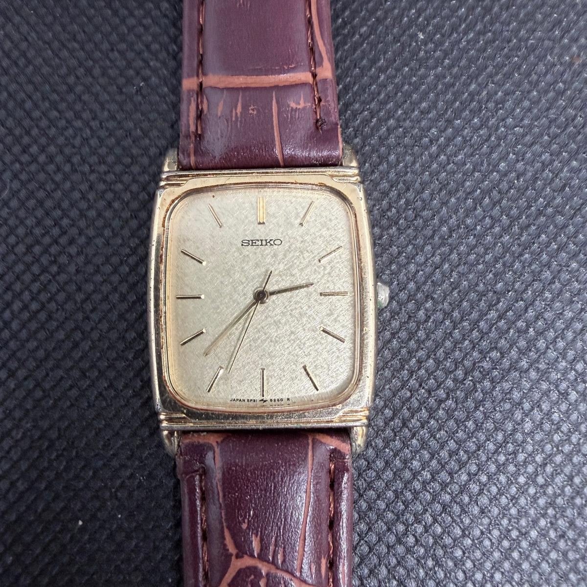 Vintage Seiko Tank Dress Watch (5P31-5170) – Gold Dial