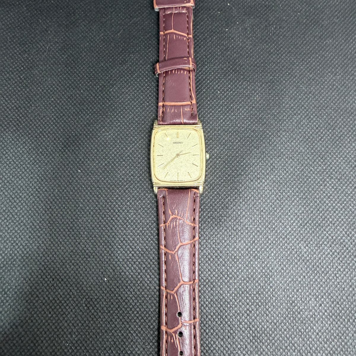 Vintage Seiko Tank Dress Watch (5P31-5170) – Gold Dial