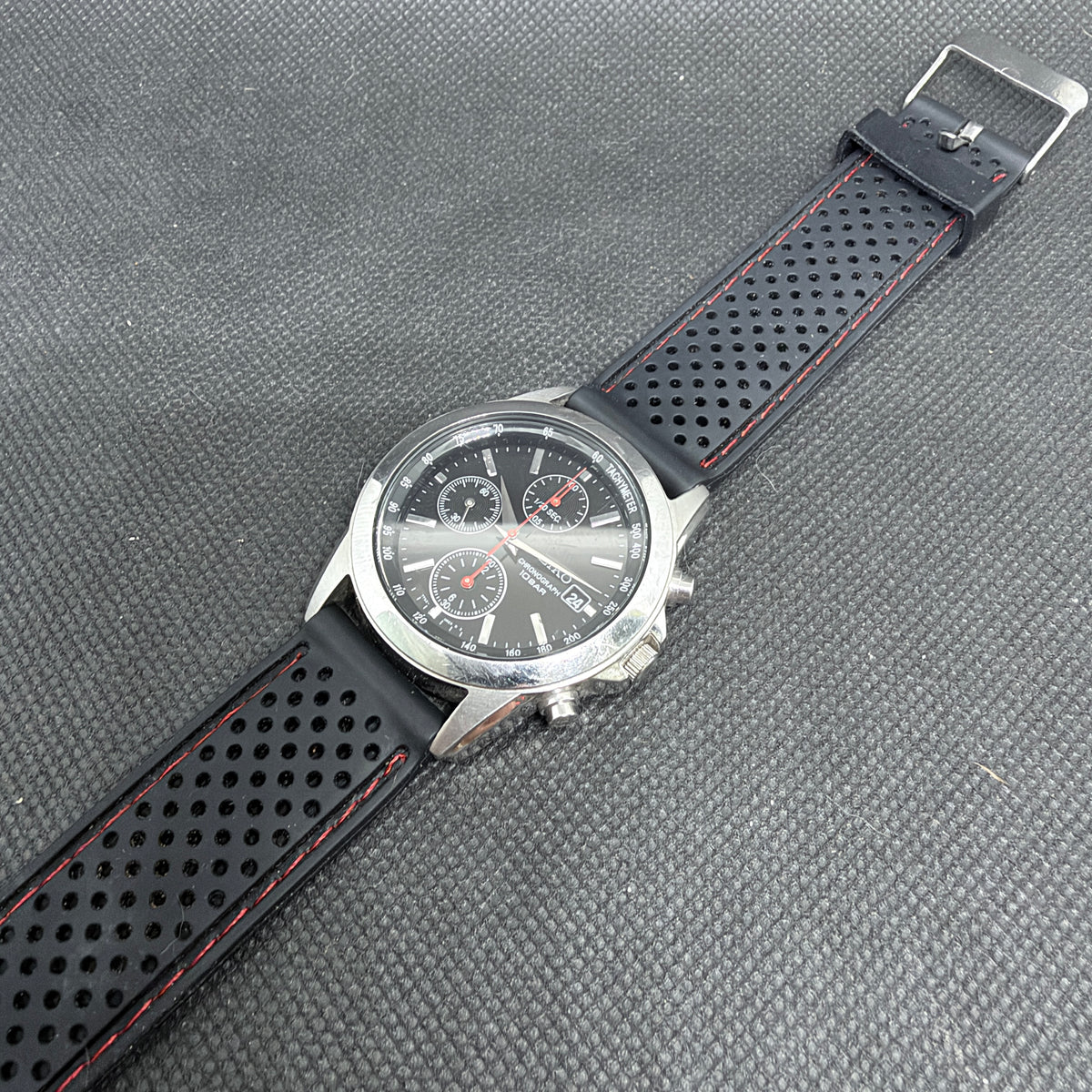 Neo-Vintage Seiko Chronograph 1/20 Sec. – Black Dial 39mm Sports Watch (7T92-0LH0)