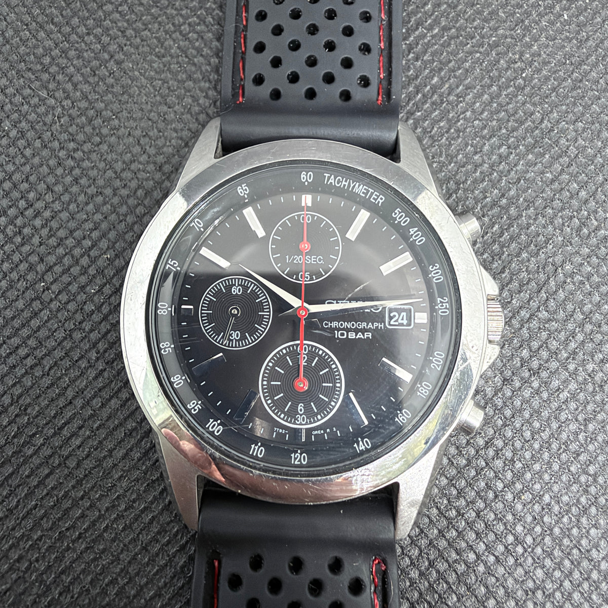 Neo-Vintage Seiko Chronograph 1/20 Sec. – Black Dial 39mm Sports Watch (7T92-0LH0)