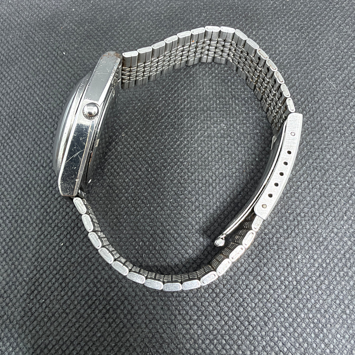 Vintage Seiko Lord Quartz JDM – Textured Blue Dial 34mm (7853-7010)