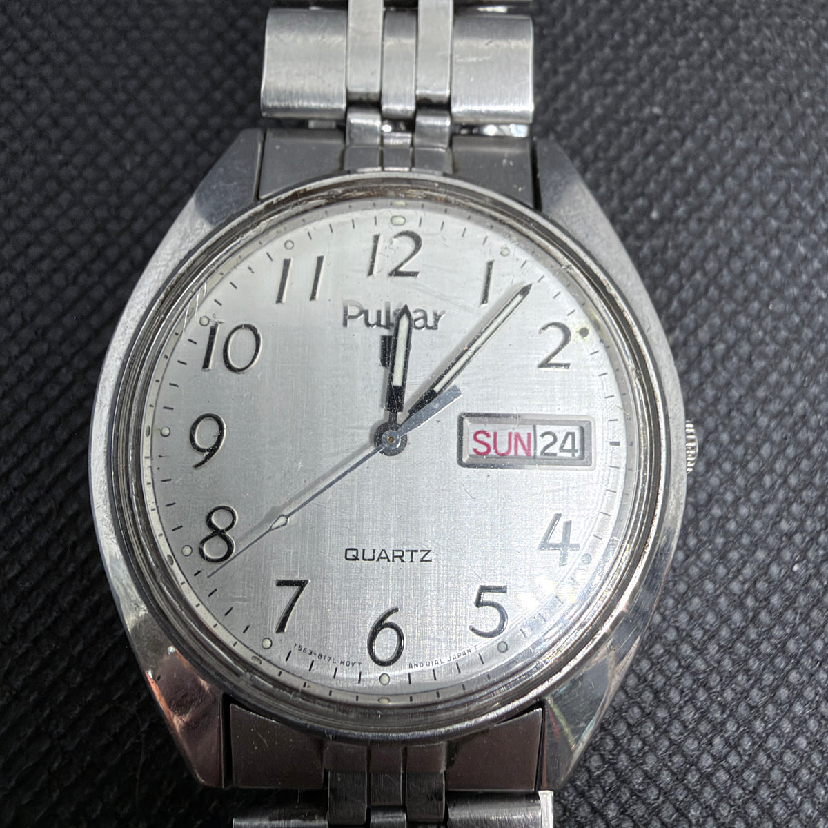 Vintage Pulsar Quartz Field Style – Silver Linen Dial 36mm (Y563-8449)