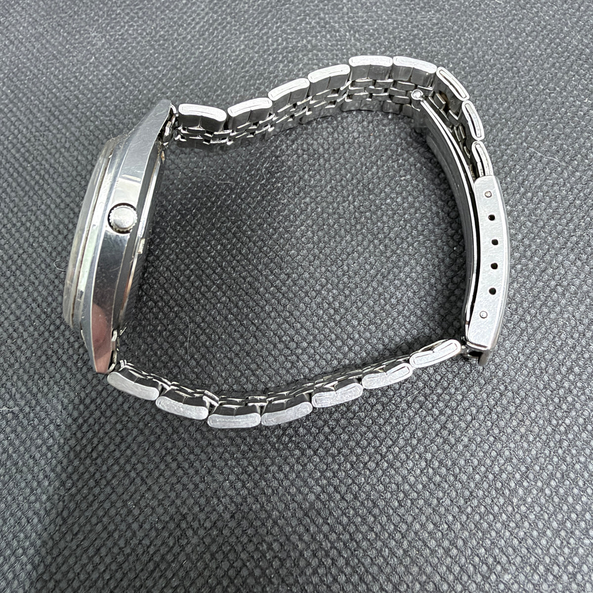 Vintage Pulsar Quartz Field Style – Silver Linen Dial 36mm (Y563-8449)