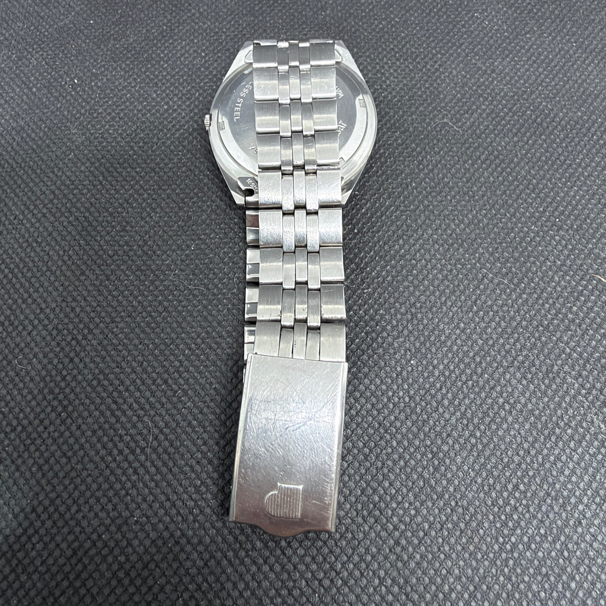 Vintage Pulsar Quartz Field Style – Silver Linen Dial 36mm (Y563-8449)