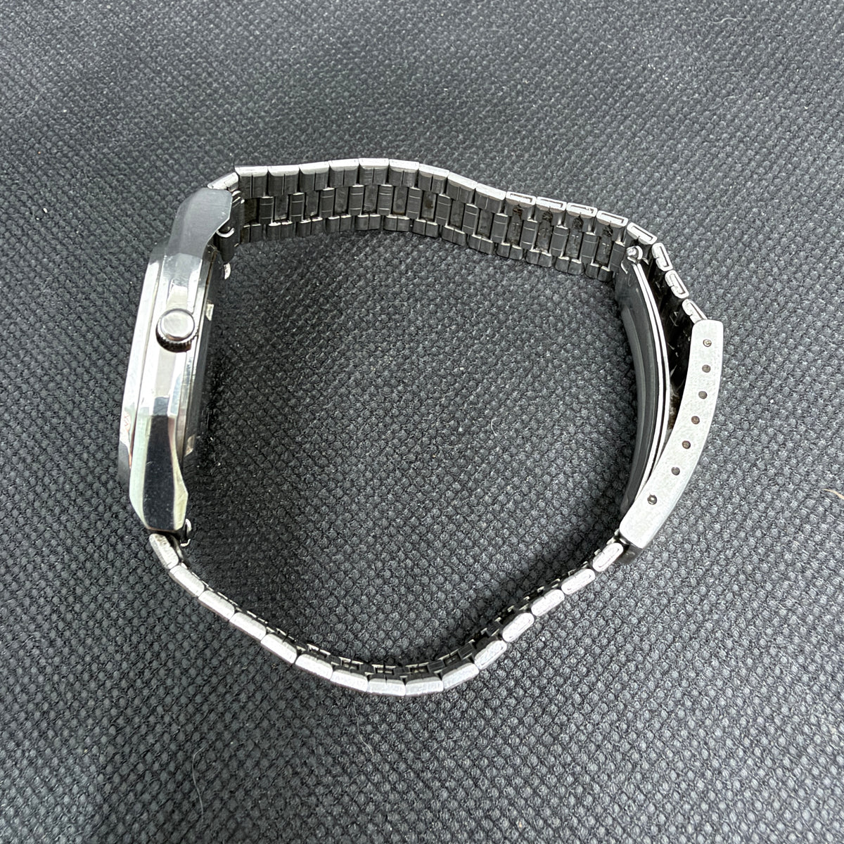 Vintage Citizen Quartz JDM – Integrated Bracelet, Silver Dial 34.5mm (3800-S01965SM)